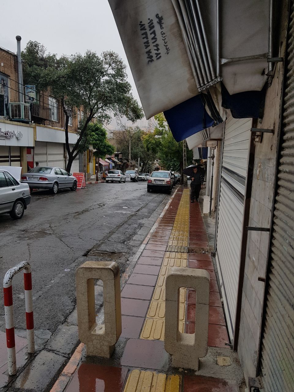 أصحاب المحلات في المدن الكردية وعمال شركة آيدين في تبريز شمال غربي إيران يضربون عن العمل