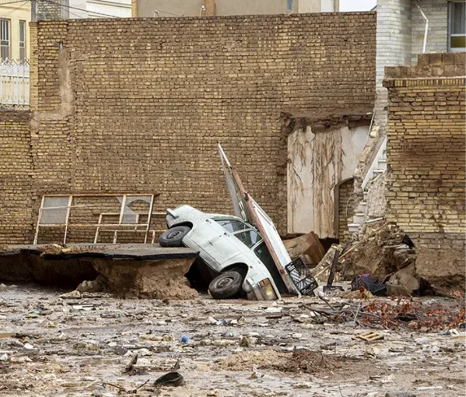 فيضانات إيران: 70 قتيلا..  وتضرر 20 ألف منزل.. و20 ألف مليار تومان من الخسائر