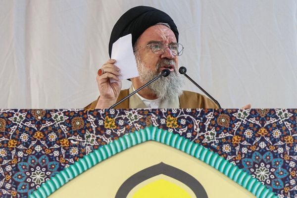 خاتمی، امام جمعه تهران: وقتی گروهی معصیت کنند، خداوند بارانش را میگیرد