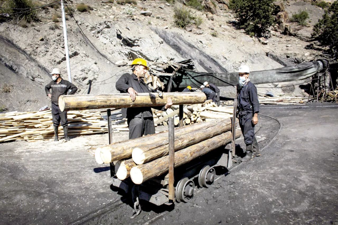 دلیل مرگ کارگران معدن طرزه دامغان: «گاز گرفتگی»، زیر سایه بی‌توجهی دولت و پیمانکاران