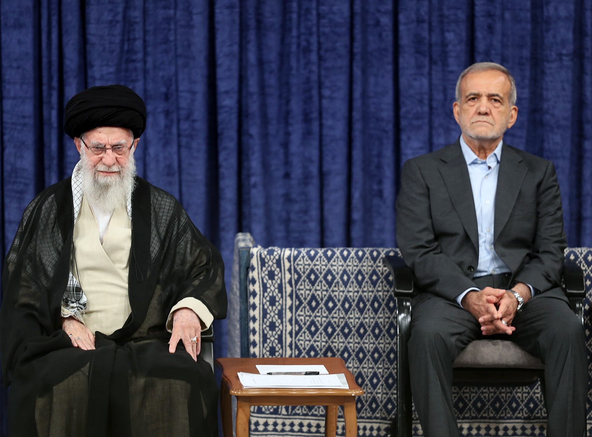 خامنه‌ای پس از تنفیذ حکم پزشکیان: ارتباط با کشورهای اروپایی اولویت جمهوری اسلامی نیست