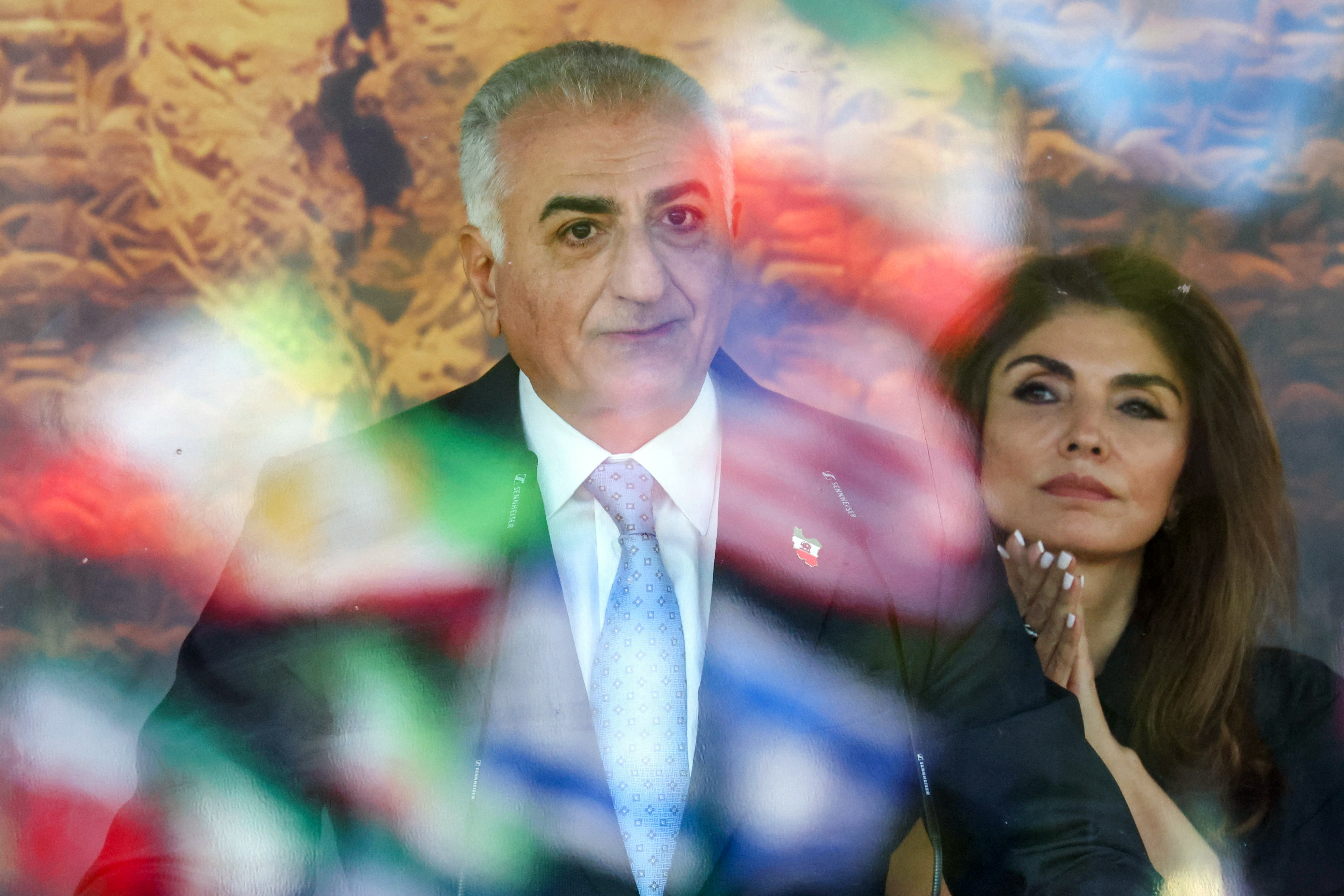 شاهزاده رضا پهلوی خواستار تعهد نامزدهای ریاست‌جمهوری فرانسه به حمایت از مردم ایران شد