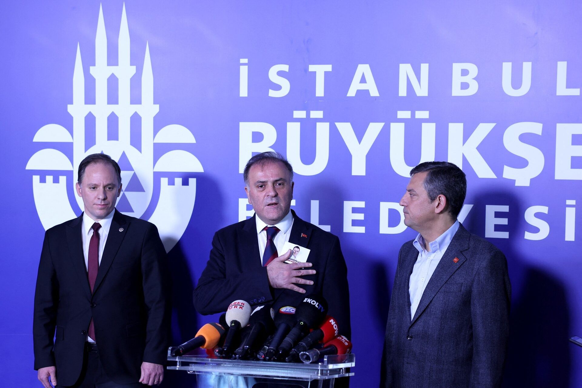 نوری اصلان از حزب جمهوری‌خواه، به‌عنوان شهردار موقت استانبول برگزیده شد