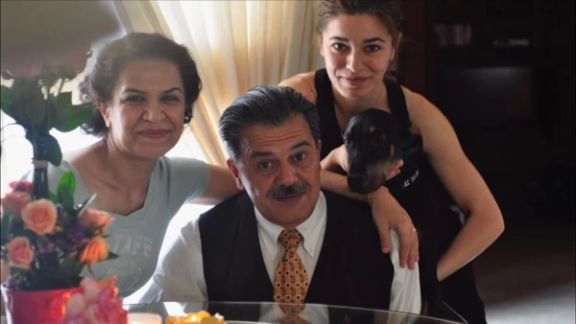 Jamshid Sharmahd and his wife and daughter in the US