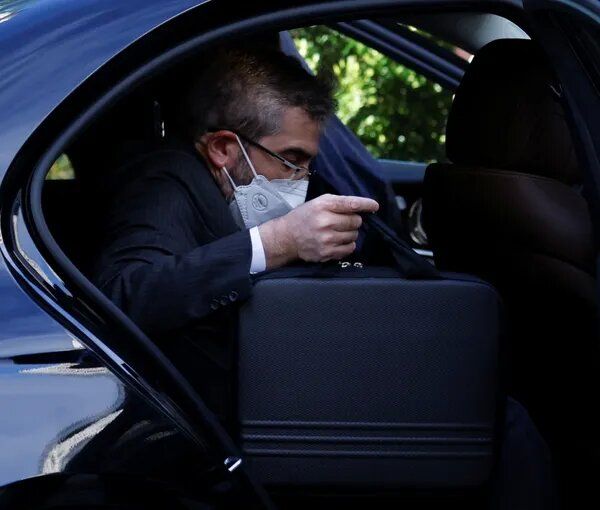 وصول المفاوضين الإيرانيين والأميركيين إلى الدوحة.. وروبرت مالي يلتقي وزير الخارجية القطري