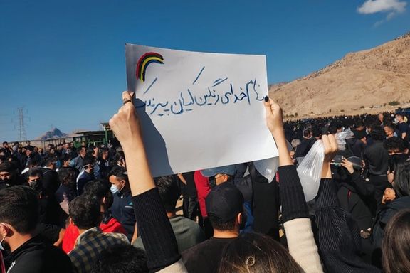 عبارت نمادین برای کودک کشتهشده؛ به نام خدای رنگین کیان