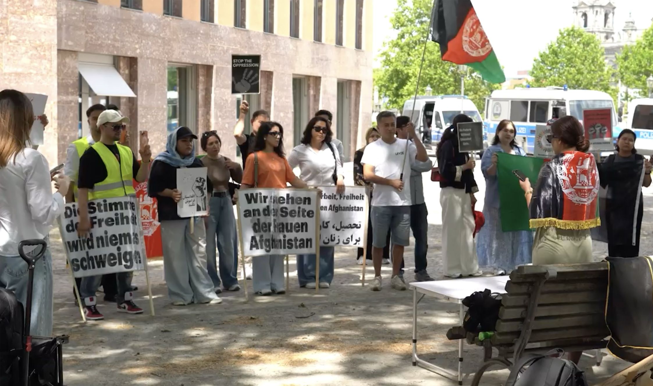 معترضان افغان در برلین: عادی‌سازی روابط با طالبان، خیانت به حقوق زنان و مردم افغانستان است