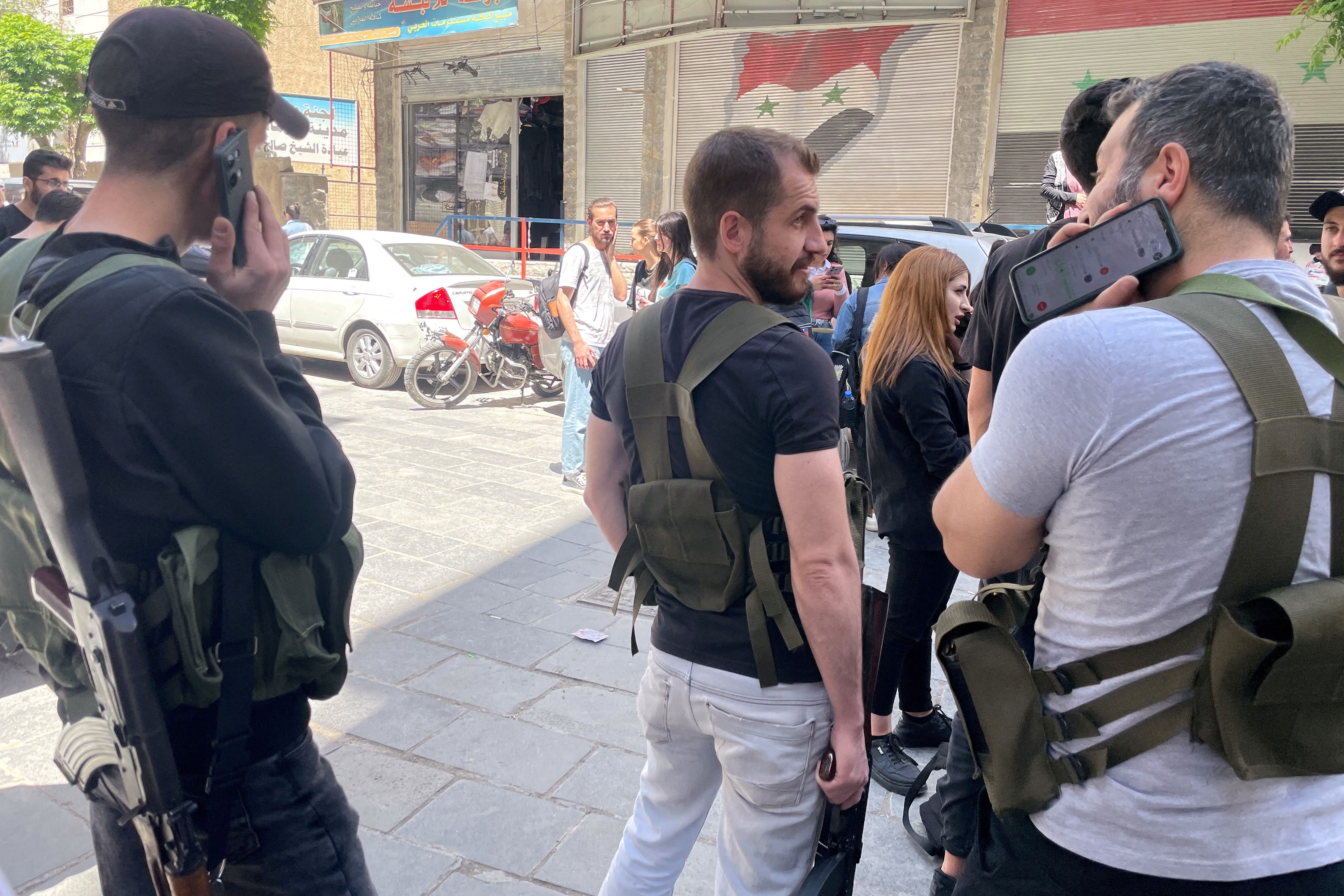 مردان مسلح دروزی در منطقه جرمانا، جنوب شرقی دمشق، ۹ اردیبهشت