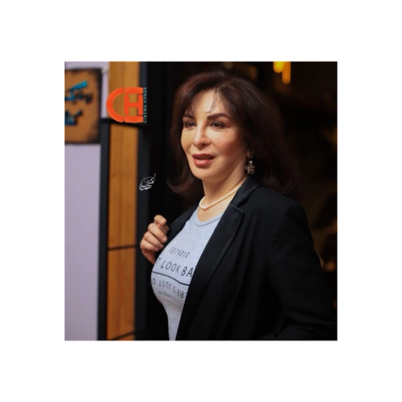 افسانه بایگان بدون حجاب اجباری در مراسم نکوداشت آتیلا پسیانی شرکت کرد