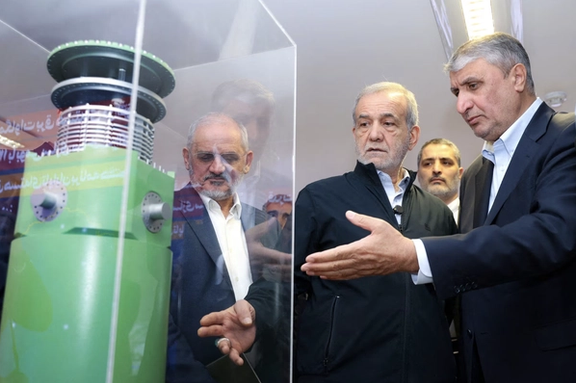 "أكسيوس": إيران تعرض اتفاقًا نوويًا مؤقتًا في مفاوضاتها مع أميركا.. وترامب يحشد عسكريًا