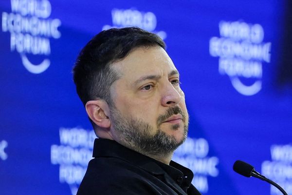 زلنسکی: ماندن جمهوری اسلامی به دنیا پیام میدهد که آدم بکشید و در قدرت بمانید