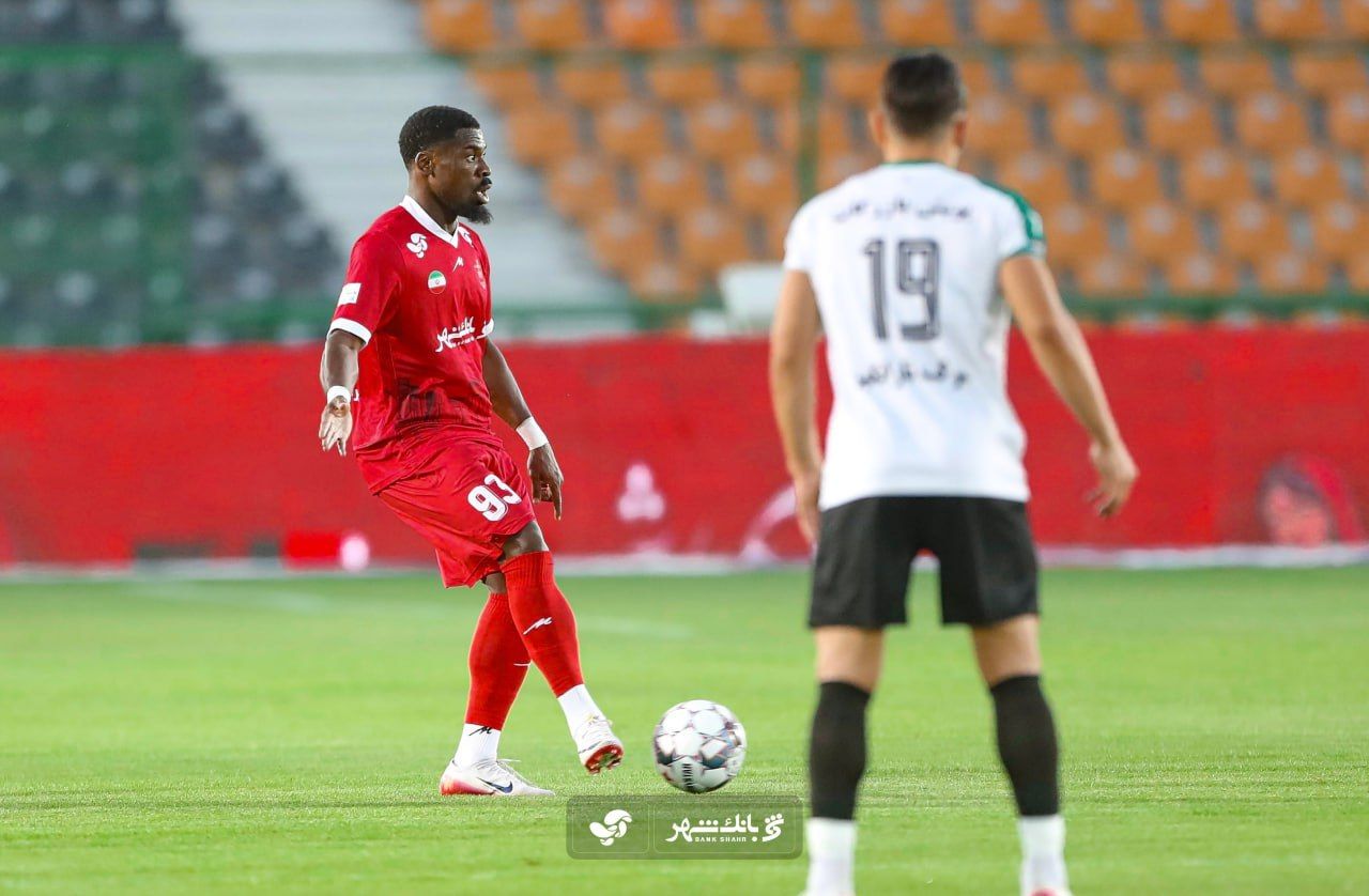 سرژ اوریه، مدافع پرسپولیس: من با همین شرایط و بیماری در اروپا بازی کردم و مشکلی پیش نیامد