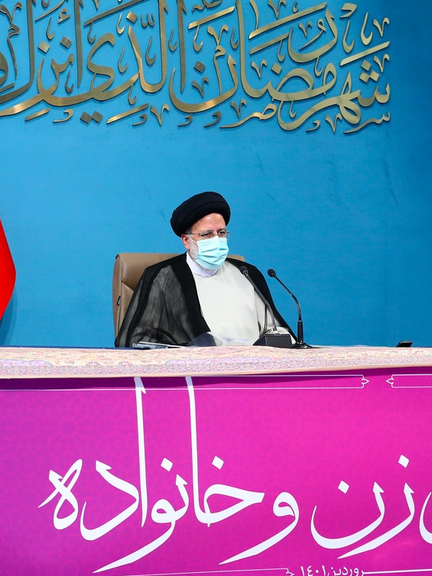 ابراهیم رئیسی: دشمن به موضوع زن و خانواده هجوم آورده است