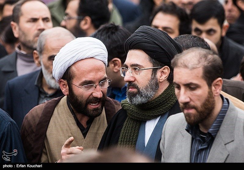 إعلام الحرس الثوري الإيراني يهاجم مير حسين موسوي.. وصمت حيال "خلافة" مجتبى خامنئي