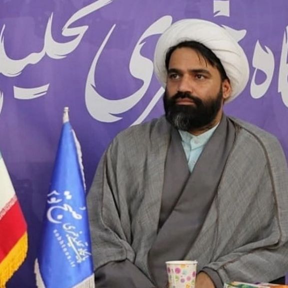 یک روحانی فعال توییتری: اگر لگد خوردن عمامه را جدی نگیریم، شاهد مراحل بعد خواهیم بود