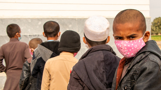 مدیر یک مدرسه در زاهدان: دانشآموزان ما بعد از مدرسه به مرز میروند و کولبری میکنند