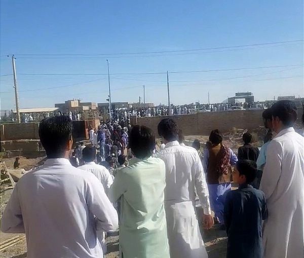 المدن البلوشية السنية في إيران تتظاهر في الشوارع وتهتف ضد خامنئي ونظامه