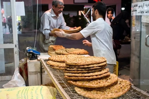 معاون استانداری ایلام: قیمت نان به خاطر بالا رفتن سایر هزینهها بالا میرود
