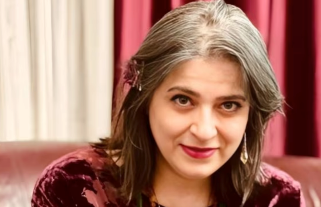 الحكم على سينمائية إيرانية بغرامة مالية وإلغاء جواز السفر ومنع مغادرة البلاد 18 شهرا