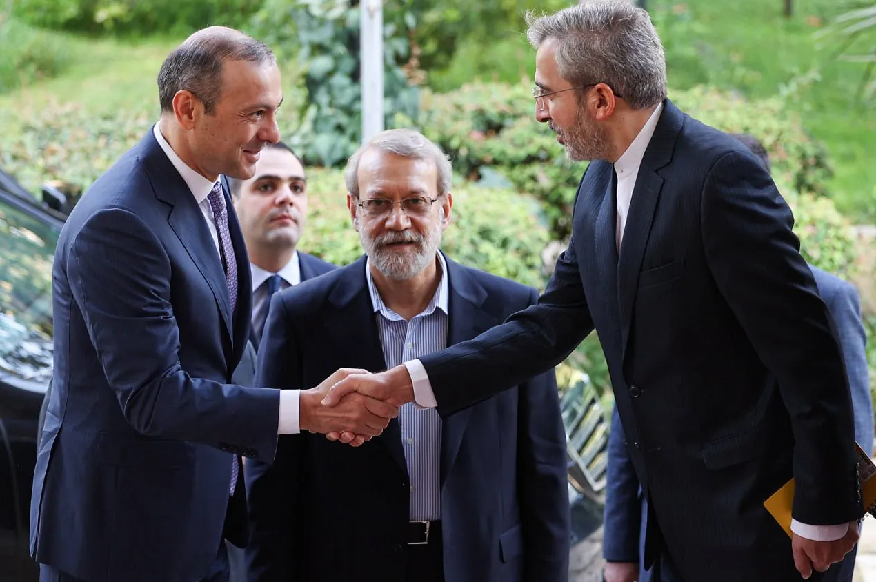 باقری کنی در دیدار لاریجانی با دبیر شورای امنیت ارمنستان - هشتم شهریور ۱۴۰۴