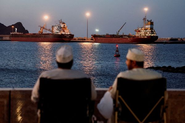 والاستریت ژورنال: آمریکا عمان را برای قطع رابطه با تهران تحت فشار گذاشته است