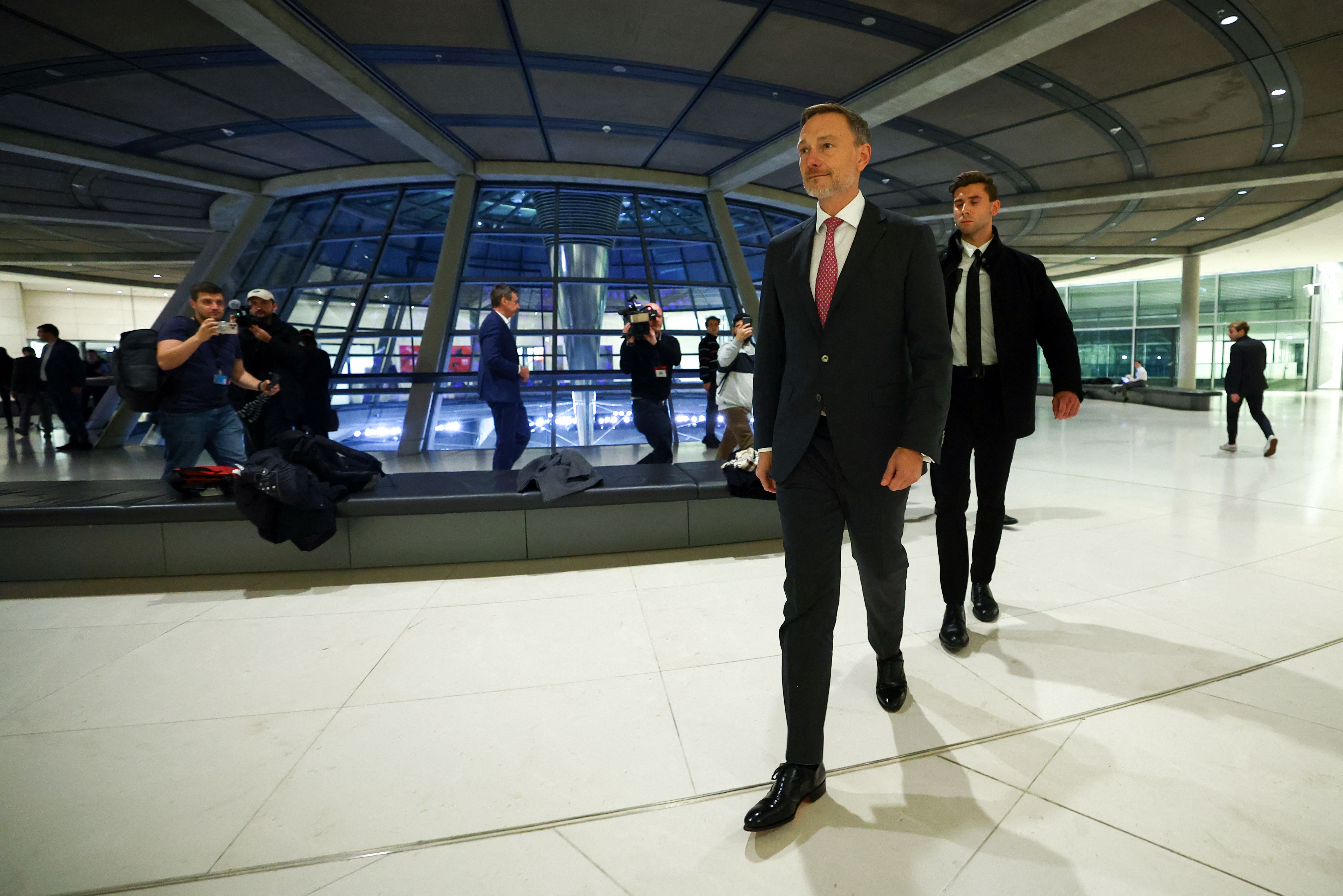 برکناری وزیر دارایی آلمان و شکست دولت ائتلافی این کشور