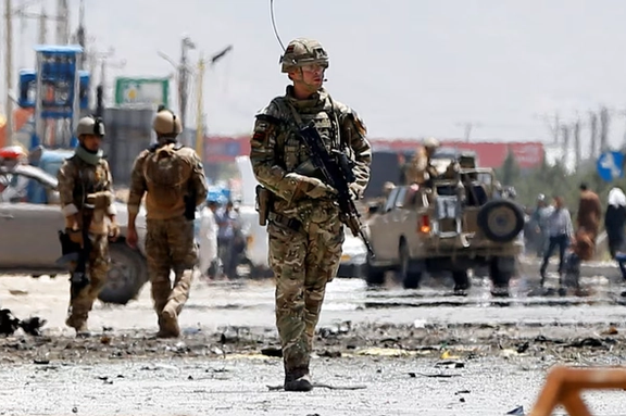 در پی واکنش انتقادی بریتانیا، ترامپ از شجاعت نظامیان بریتانیا در افغانستان تمجید کرد