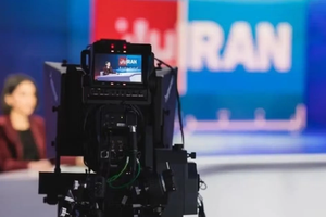 سپاه اعضای خانواده مجری ایراناینترنشنال را بازداشت کرد تا او را مجبور به استعفا کند