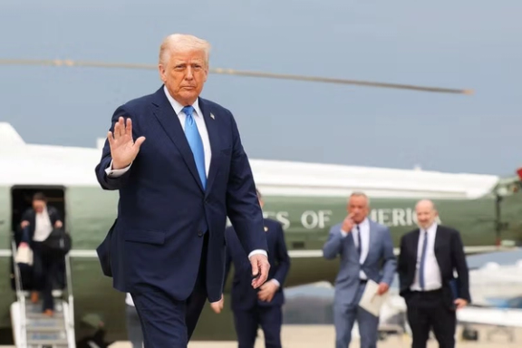 ترامب: سنقصف إيران بطريقة لم يُسبق لها مثيل إذا لم توقّع على اتفاق بشأن برنامجها النووي