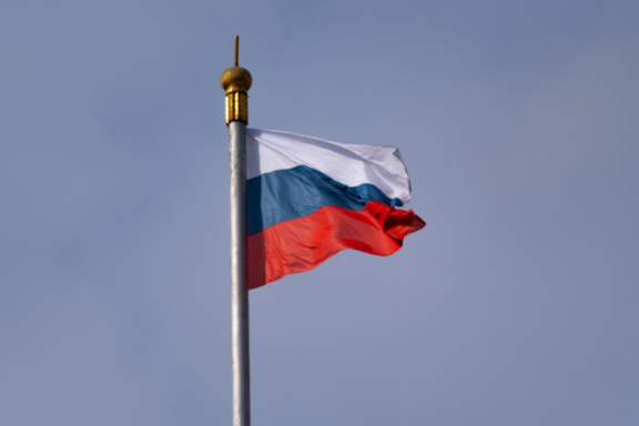 یک شهروند ایرانی به دلیل برخورد پلیس امنیت روسیه در فرودگاه از سفیر و وزیر ایران شکایت کرد