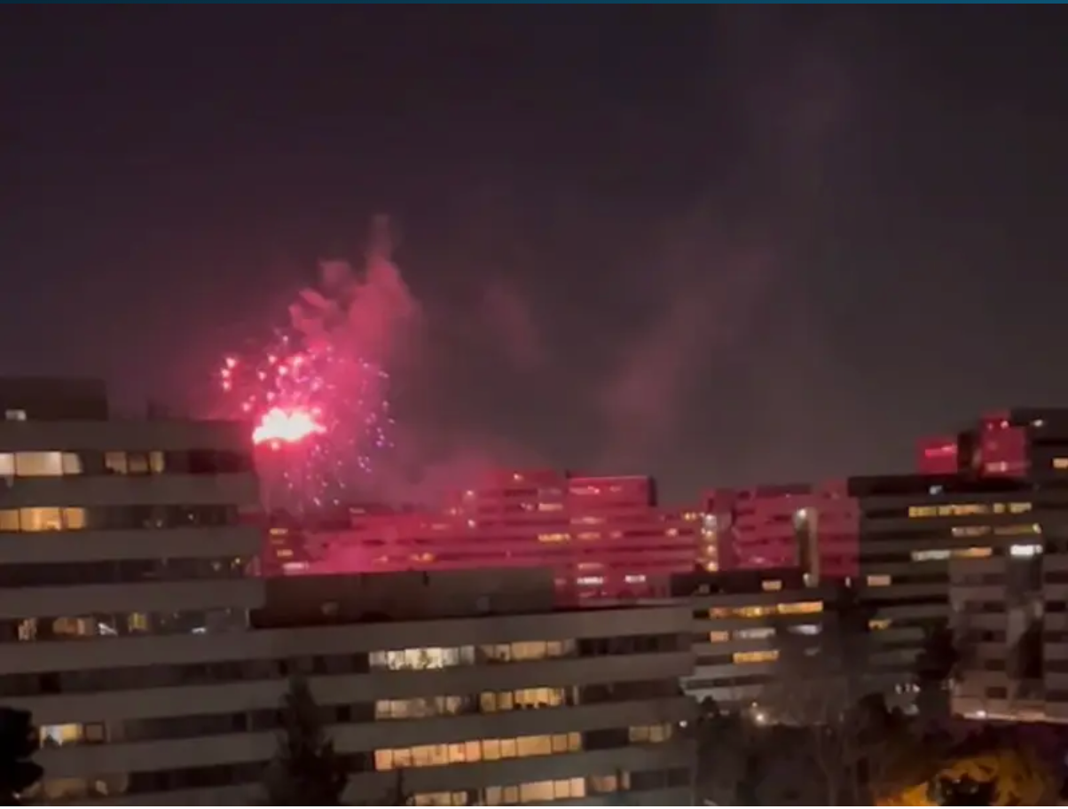 عشية الاحتفال بانتصار الثورة الإيرانية.. هتافات ضد النظام من نوافذ المنازل