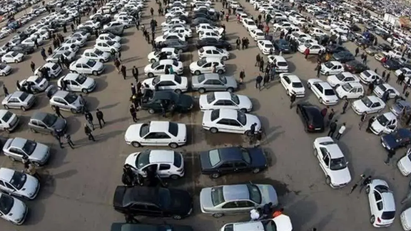 أسعار السيارات في إيران ارتفعت من 50 إلى 200 مليون تومان