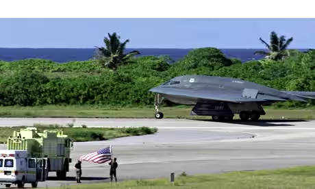 نیوزویک: آمریکا با دو بمب‌افکن «بی۵۲» شمار جنگنده‌هایش در دیه‌گو گارسیا را افزایش داد