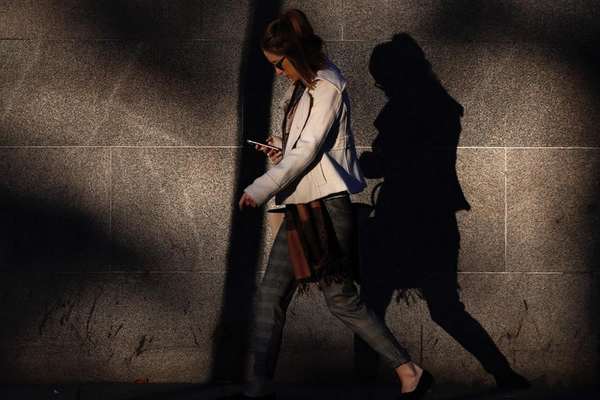 حجب شرائح اتصالات مواطنين في إيران بسبب نشر قصص "ستوري" والإعجاب بمنشورات سياسية