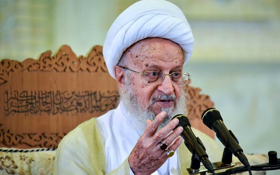 مکارم شیرازی، مرجع تقلید شیعه: با تمام مشکلات معیشتی، مردم پایبند نظام و دین هستند