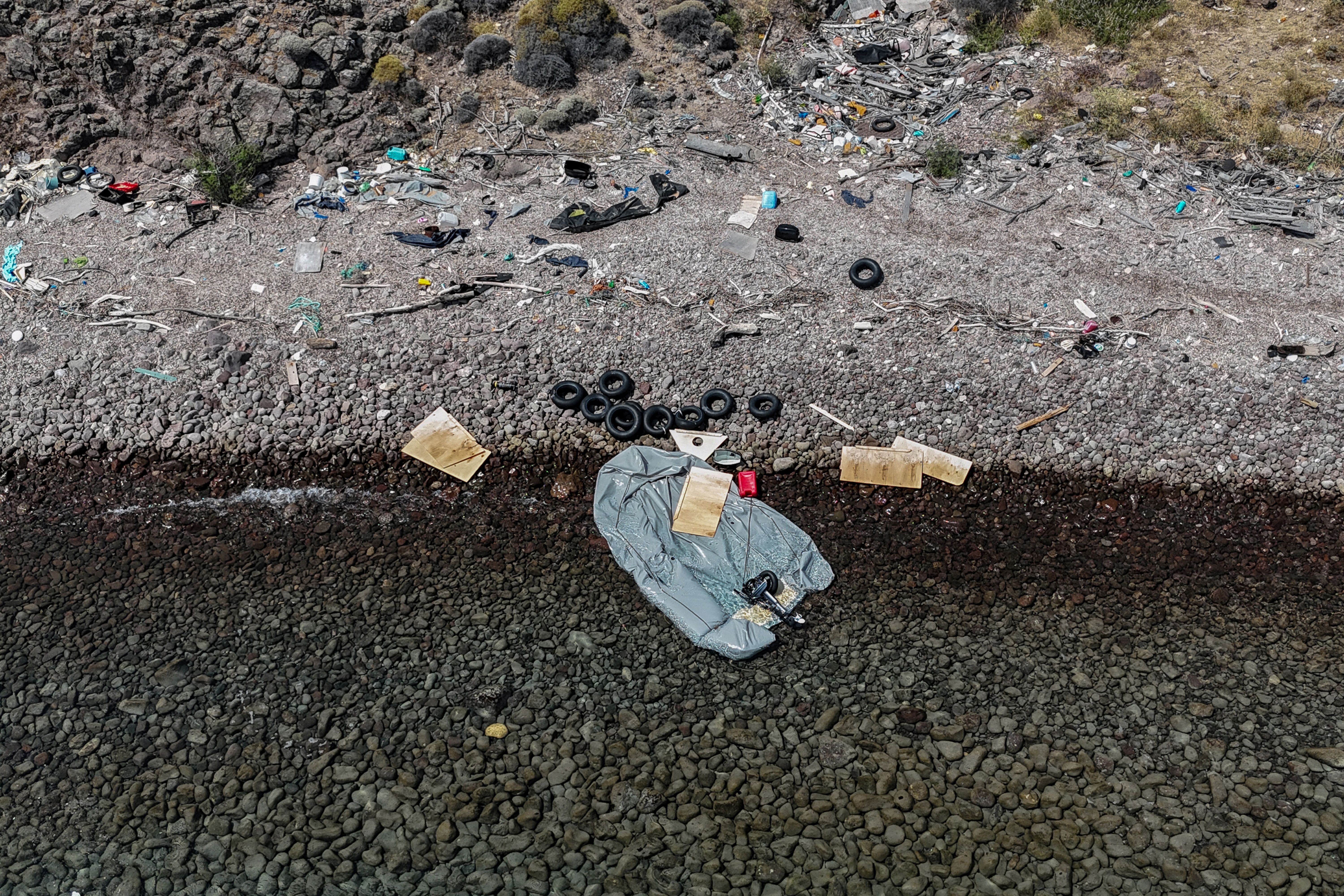 در حادثه غرق شدن قایق حامل ۱۵۴ مهاجر در خلیج عدن تنها ۱۲ نفر زنده مانده‌اند