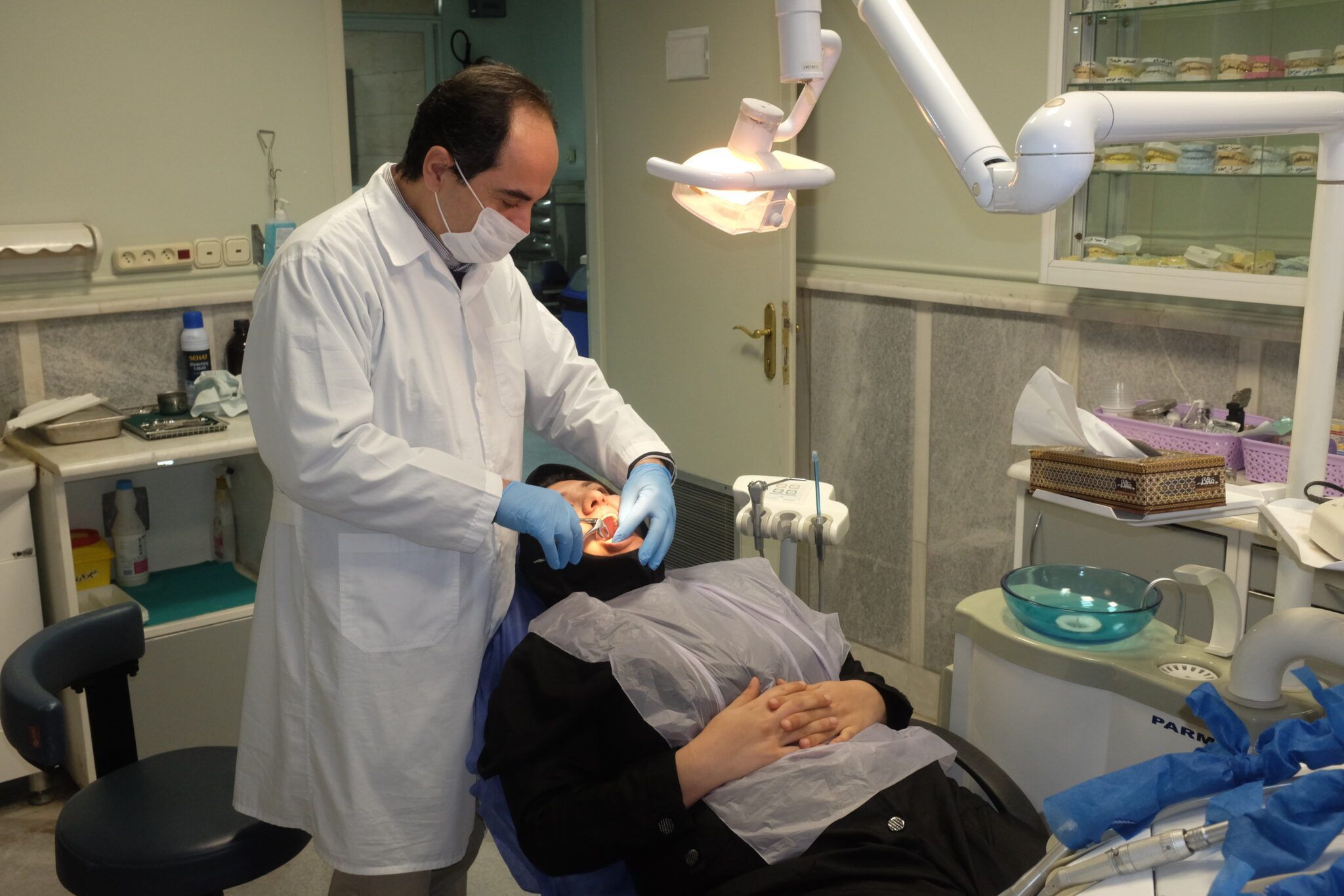 هزینه یک دست دندان مصنوعی تولید ایران، معادل حقوق یک ماه کارگران است