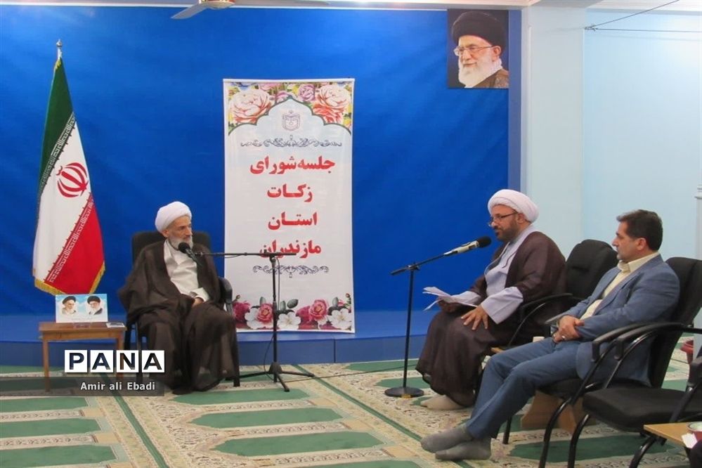 با کاهش پرداخت فطریه به کمیته امداد، از سال ۱۳۹۰ شورایی به نام شورای زکات در هر منطقه از کشور تشکیل شد که با حضور امام جمعه آن منطقه و نمایندگان کمیته امداد و دولت، این شورا انحصار اخذ زکات در منطقه را در اختیار دارد/ تصویر: جلسه شورای زکات استان مازندران به ریاست محمدباقر محمدی لائینی، نماینده ولی فقیه در استان، آبان‌ ۱۴۰۱