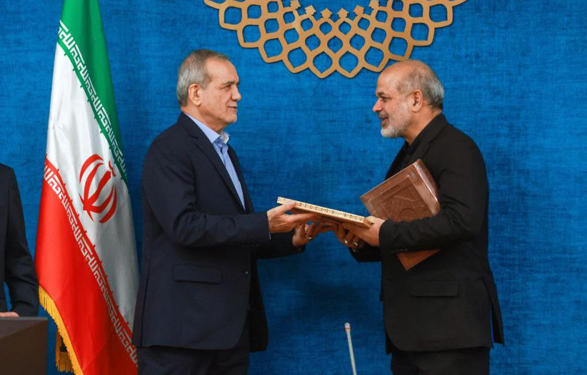 شکاف میان پزشکیان و وحیدی درباره مدیریت جنگ و پیامدهای اقتصادی آن شدت گرفته است