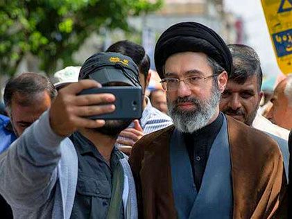 مرگ رئیسی چطور صحنه انتخاب رهبر بعدی را برای یکهتازی مجتبی خامنهای خالی کرد؟