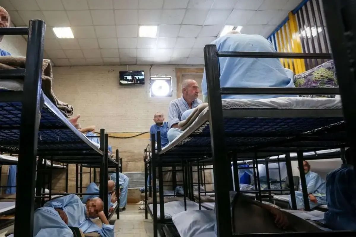 درمانگران اعتیاد در تهران به کمبود شربت تریاک در مراکز ترک اعتیاد اعتراض کردند