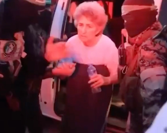 گروگان آزادشده اسرائیلی: از حماس خواستم زنی که حال بدی داشت را به جای من آزاد کنند