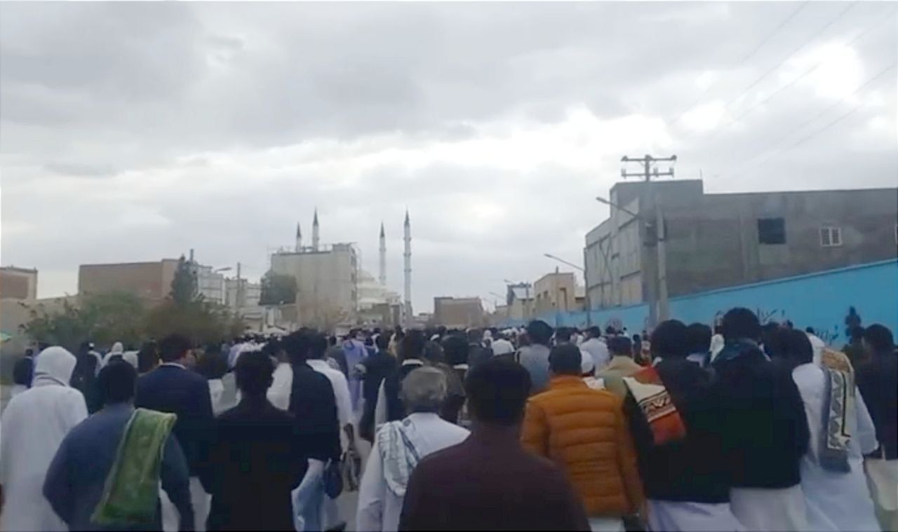 مولوی عبدالحمید: تلاش می‌شود از خانواده‌ کشته‌شدگان زاهدان به اجبار رضایت بگیرند