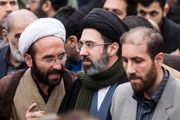 مجتبى خامنئي.. من شبكة النفوذ في الظل إلى قيادة النظام الإيراني