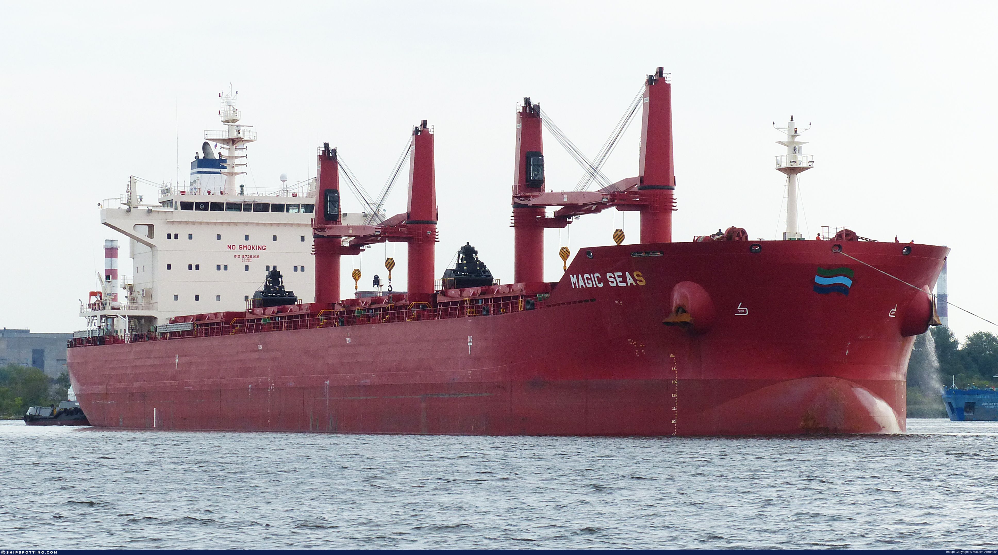 حمله اسرائیل به سه بندر در یمن؛ یک کشتی تجاری در دریای سرخ مورد حمله قرار گرفت