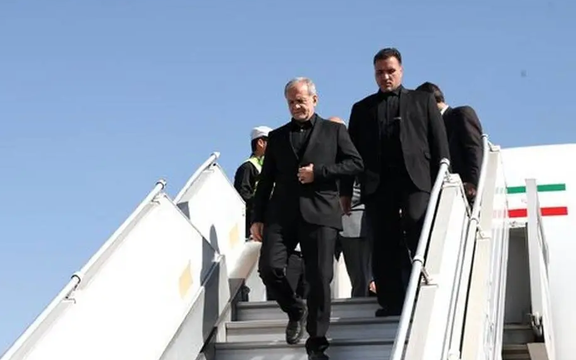 وصفتها بـ "اللقاءات المهينة".. "كيهان" تحذر الرئيس الإيراني من لقاء المسؤولين الأميركيين