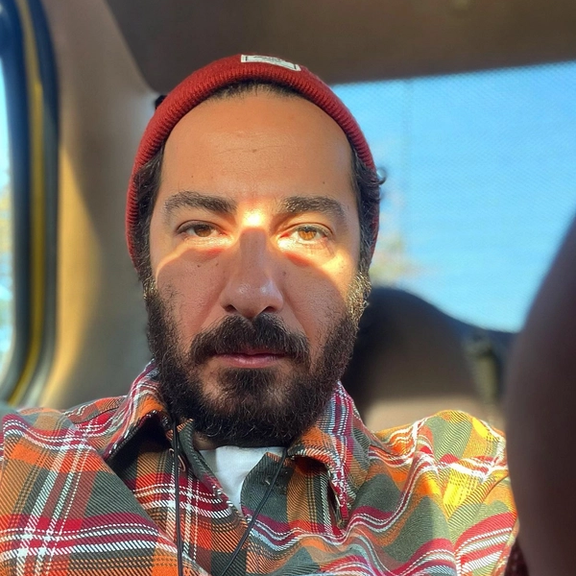 نوید محمدزاده، بازیگر سینما:تکلیف از ابتدا روشن بود، مسیر یک طرفه است، طرف مردم