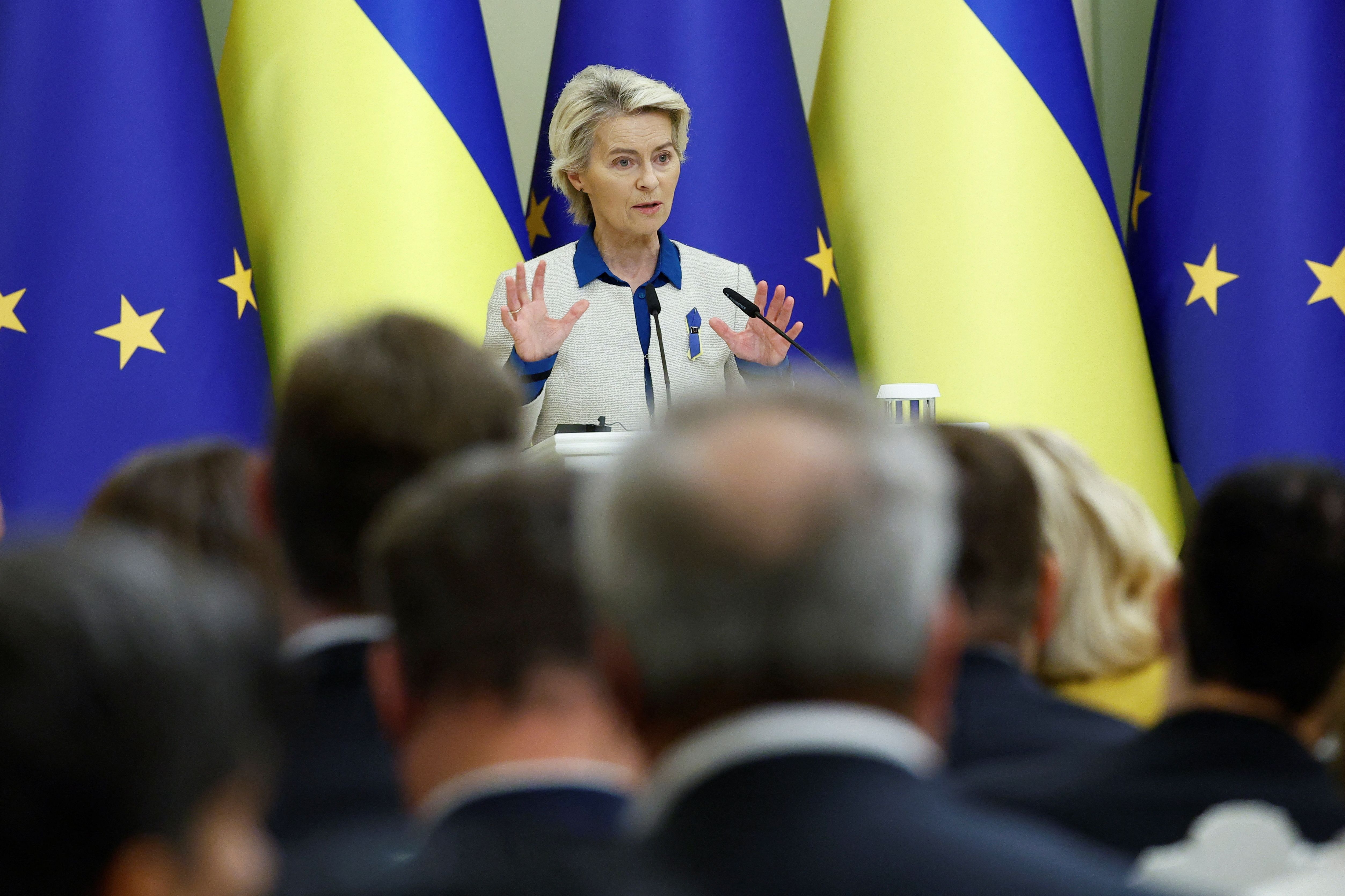 رییس کمیسیون اروپا از وام ۳۵ میلیارد دلاری برای اوکراین خبر داد