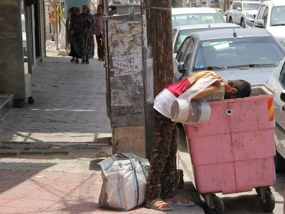 آسوشیتدپرس: فقر به بخش آشکاری از زندگی روزمره در ایران تبدیل شده است