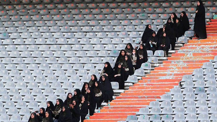 روبرت مالي يثير ضجة بعد تهنئته الإيرانيات بحضور مباريات كرة القدم
